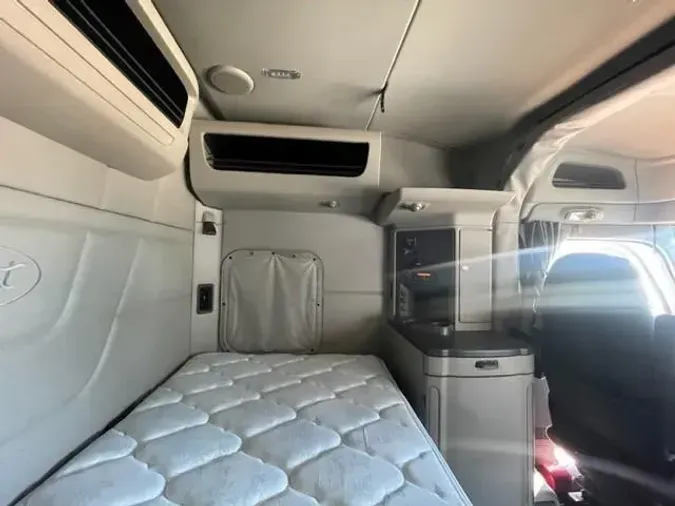 2020 Peterbilt 567