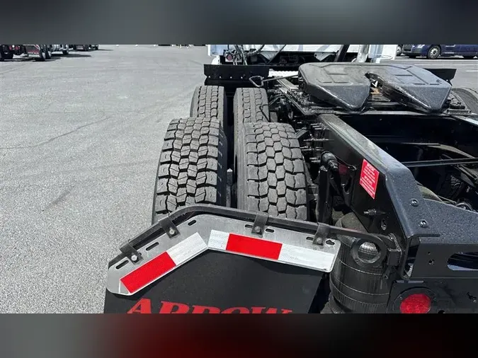 2020 VOLVO VNR640