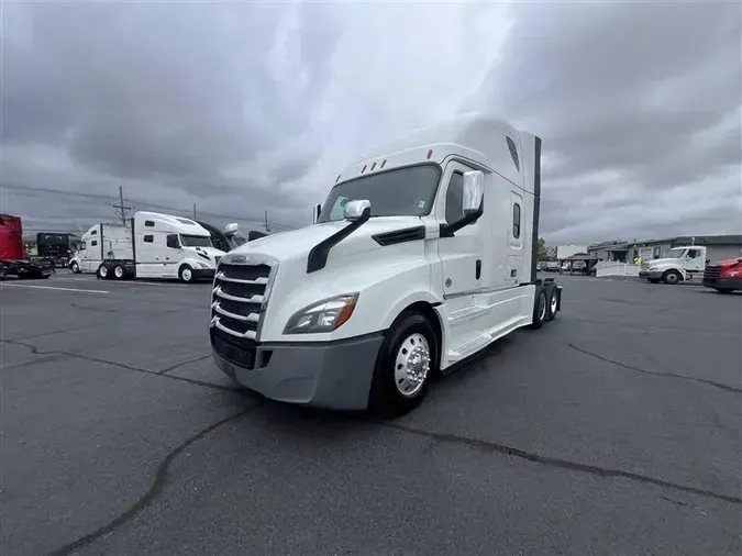 2020 FREIGHTLINER CASCADEVO1