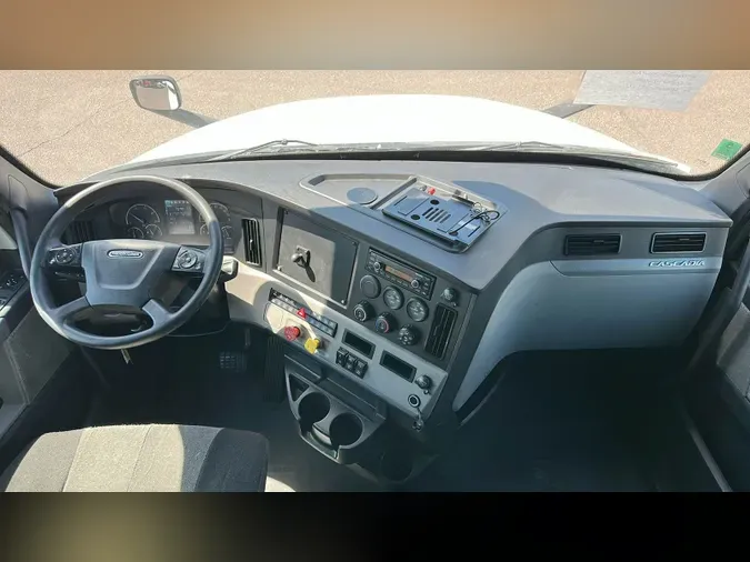 2019 Freightliner Cascadia 126