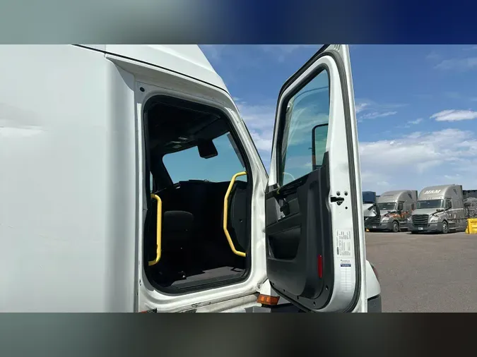 2023 Freightliner Cascadia 126