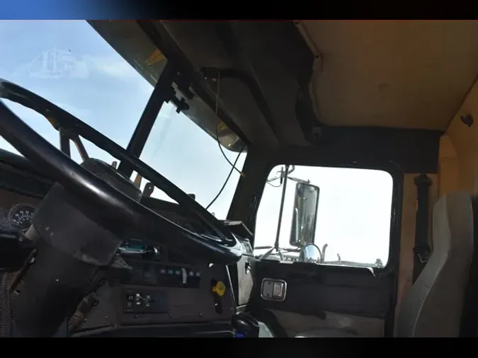 2003 WESTERN STAR 4900
