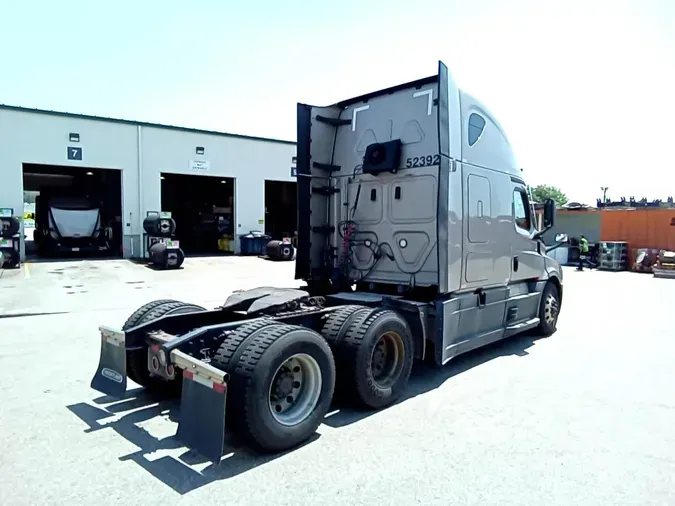 2022 Freightliner Cascadia 126