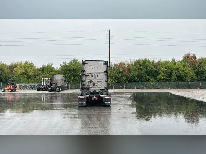 2024 Freightliner Cascadia 126