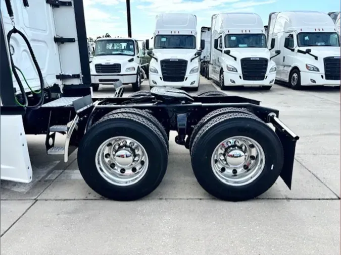 2021 Freightliner Cascadia 126