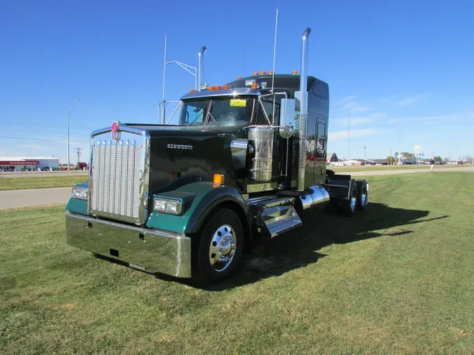 2026 Kenworth W900L