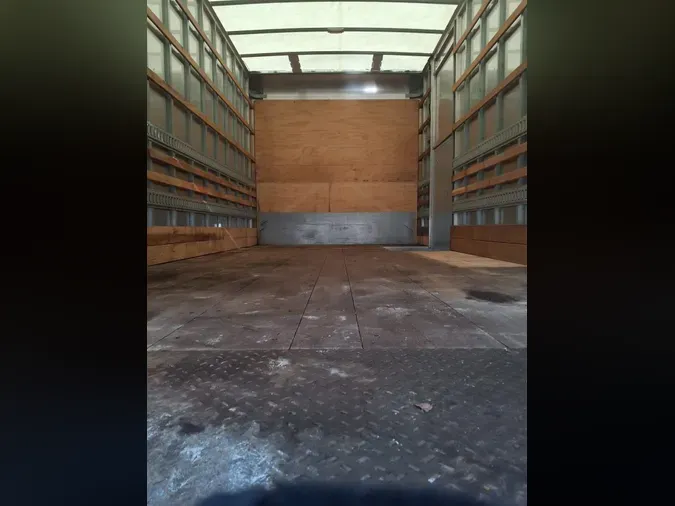 2017 FREIGHTLINER M2 106