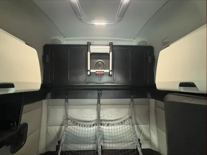 2021 Freightliner Cascadia 126a64c7e3637acb29c0b2c93bc3faf8fe2