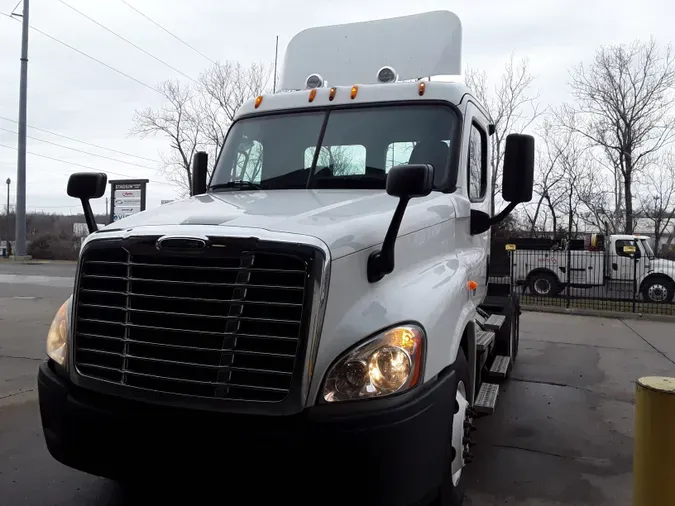 2013 FREIGHTLINER/MERCEDES CASCADIA 125a64d64f37f33924d5fc119bf93f3cbd9