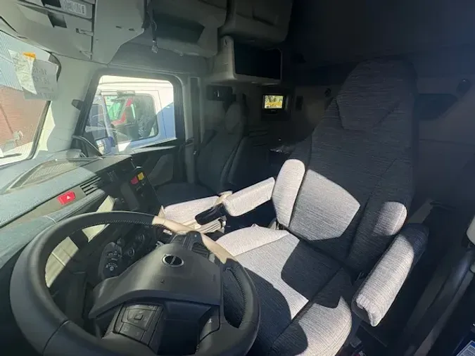 2026 VOLVO TRUCK VNL64TV04