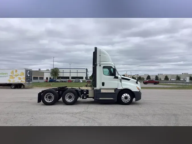 2020 Freightliner Cascadia 126