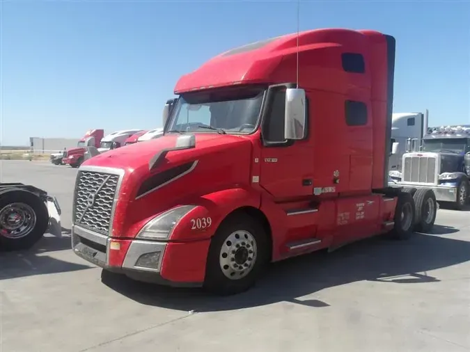 2020 VOLVO VNL760