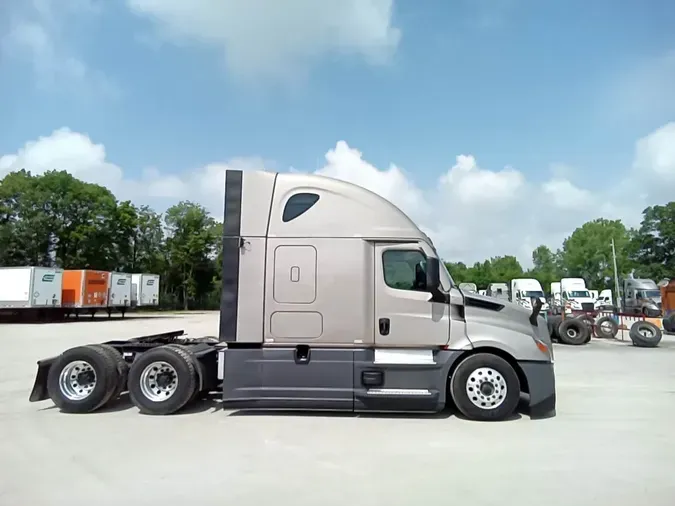 2022 Freightliner Cascadia 126