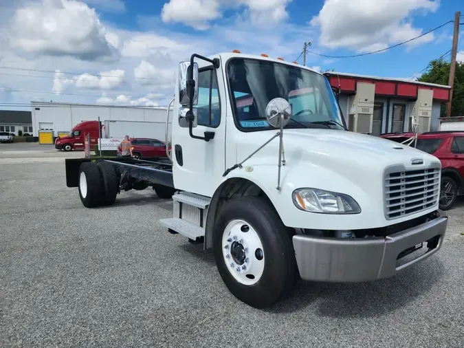 2018 FREIGHTLINER M2 106