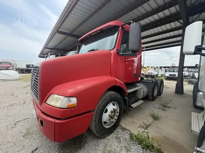 2006 VOLVO VNM64T200a65f13cce80c9489ae8982c1bfb27fe6