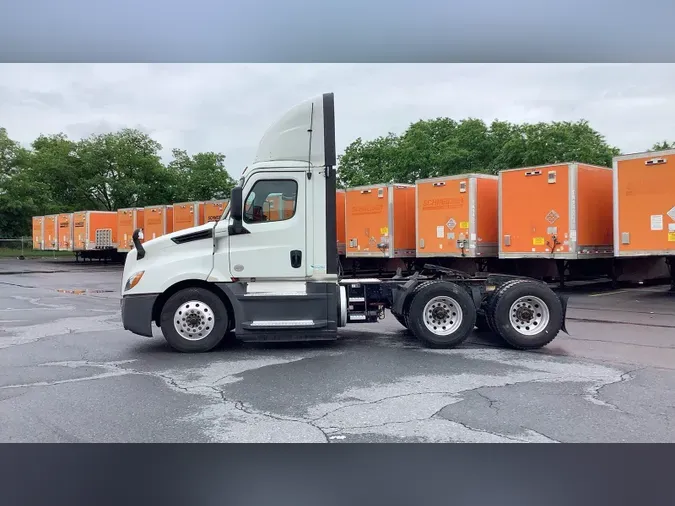 2020 Freightliner Cascadia 126