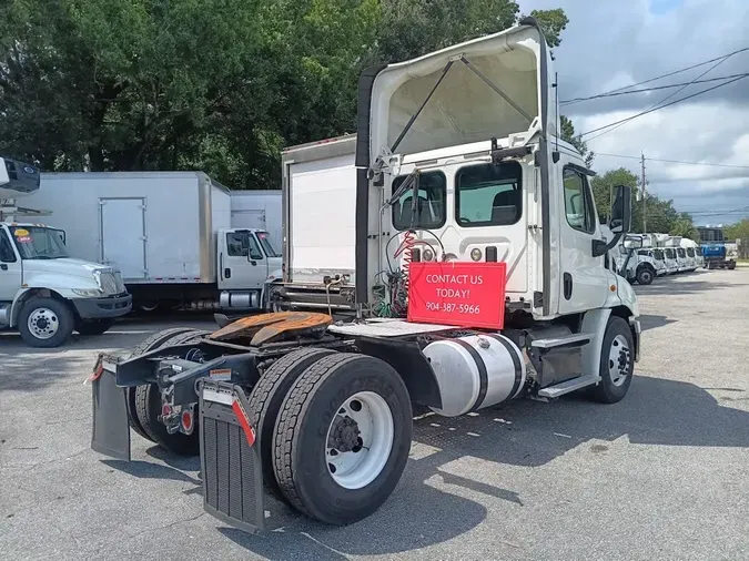 2017 FREIGHTLINER CASCADIA 113
