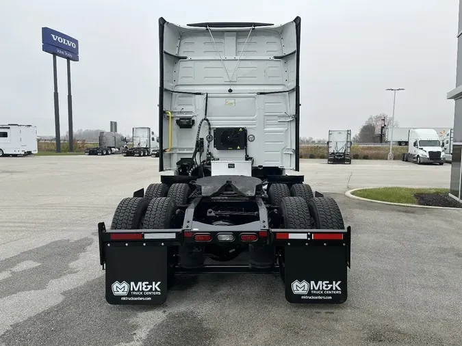 2022 VOLVO VNL64T740