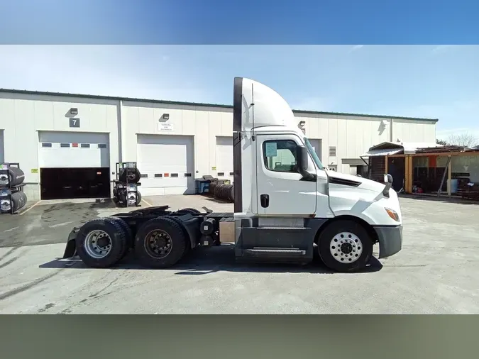 2020 Freightliner Cascadia 126