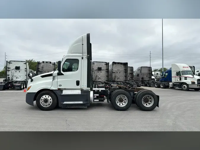 2020 Freightliner Cascadia 126