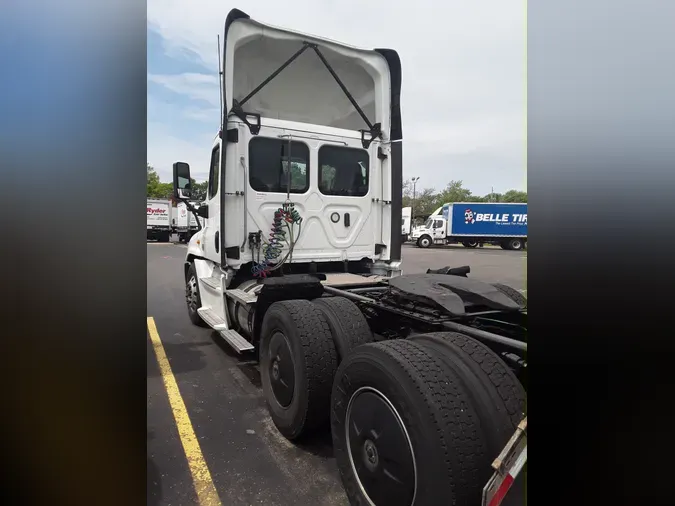 2020 FREIGHTLINER/MERCEDES CASCADIA 125