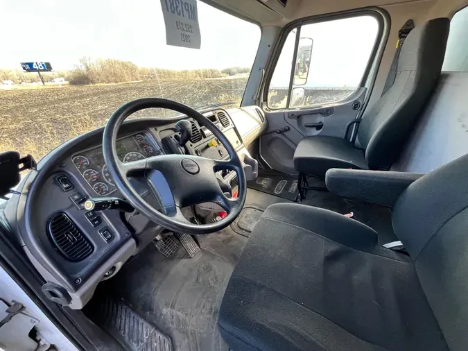 2021 Freightliner M2 106