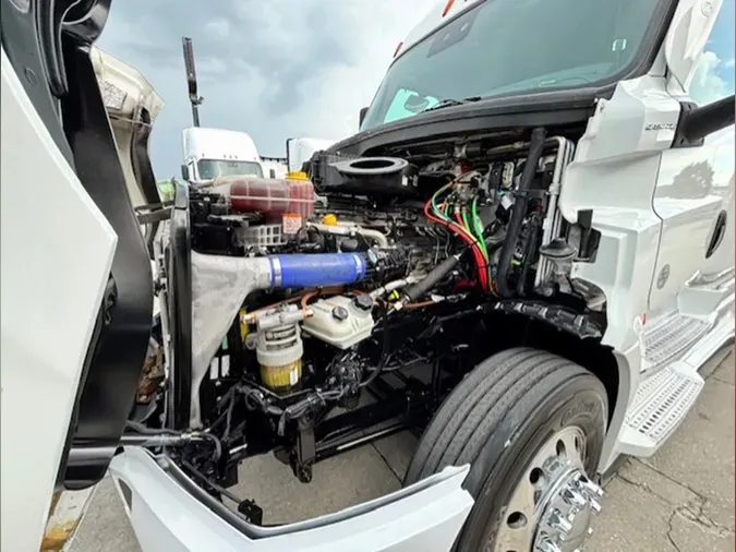 2022 Freightliner Cascadia 126