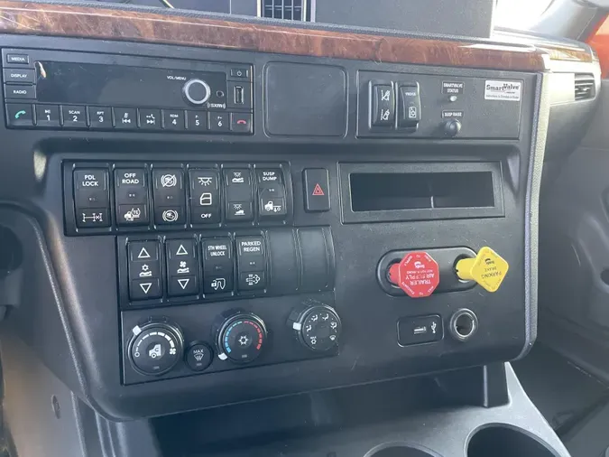 2022 International LT625a67211d7894473d58a5755253129cbe4