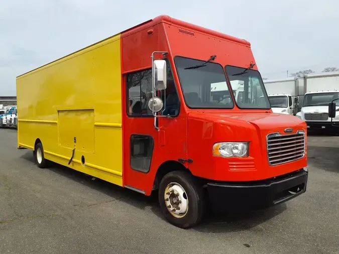 2017 FRTLR CUSTOM CHASSIS CORP MT-55 WALK-IN
