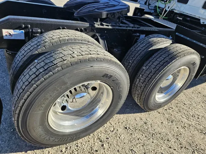 2026 VOLVO VNL64T860