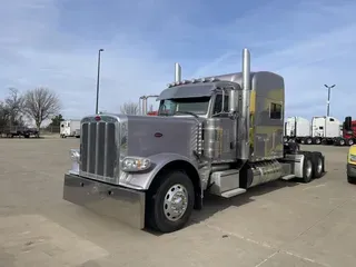 2023 Peterbilt 389