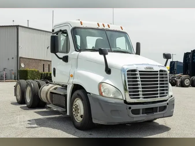 2015 FREIGHTLINER CASCADIA 113