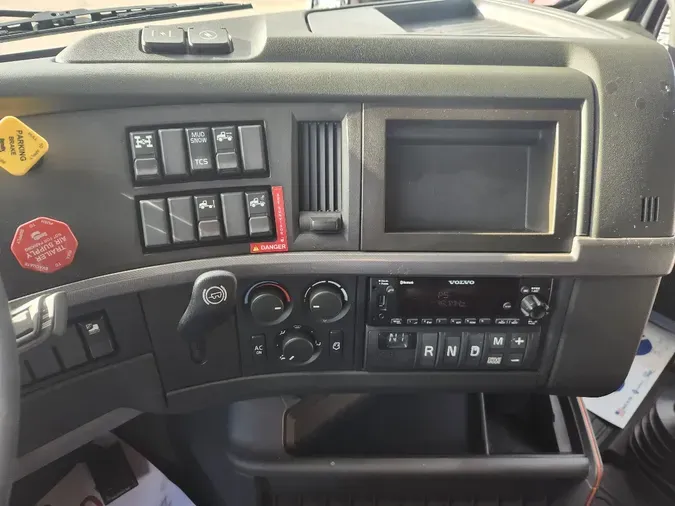 2022 VOLVO VNL64T760