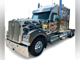 2023 Kenworth W990