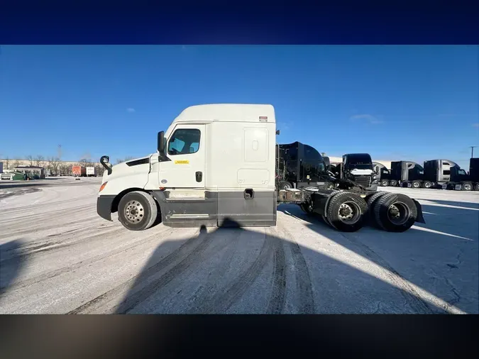 2021 Freightliner Cascadia 126