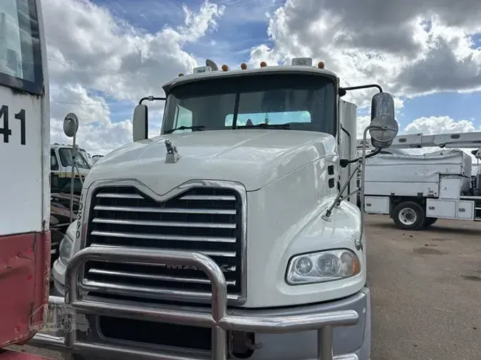 2014 MACK PINNACLE CXU613