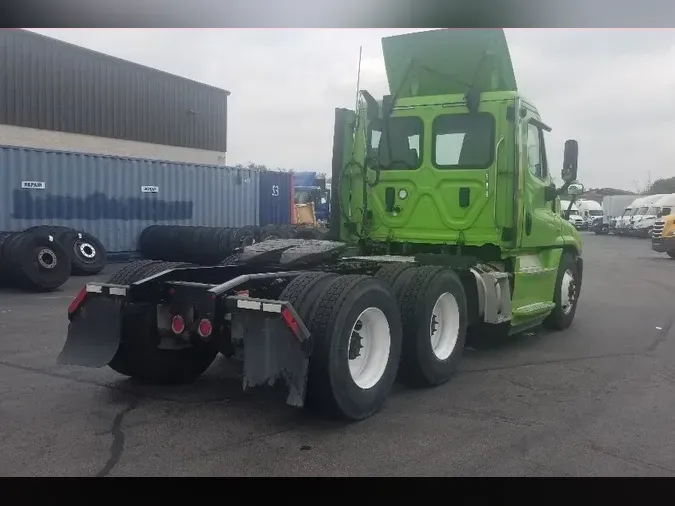 2017 Freightliner X12564ST