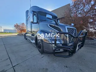2023 VOLVO VNL64T860