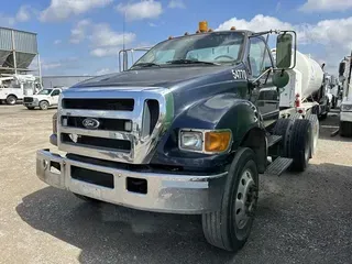 2004 FORD F750 SD