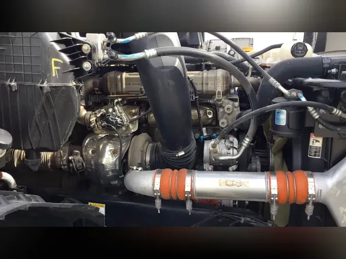 2025 Freightliner Cascadia 126a6844f35fc0f197055cc44d59d9d3533