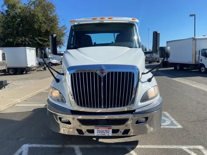 2019 NAVISTAR INTERNATIONAL RH613 DAYCAB S/A