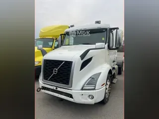 2019 VOLVO VNR64T400