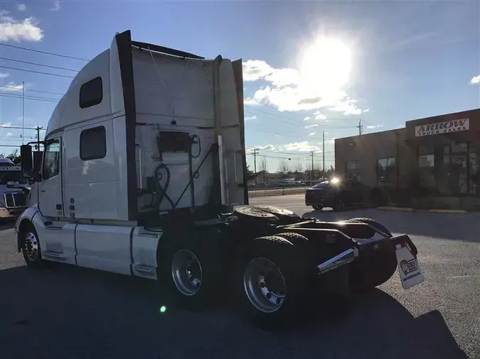 2022 VOLVO VNL860