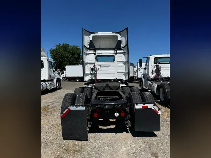 2018 VOLVO VNL64T-300