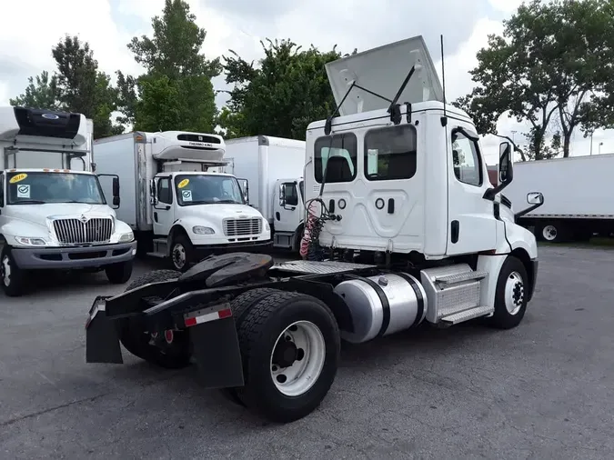 2020 FREIGHTLINER NEW CASCADIA 126