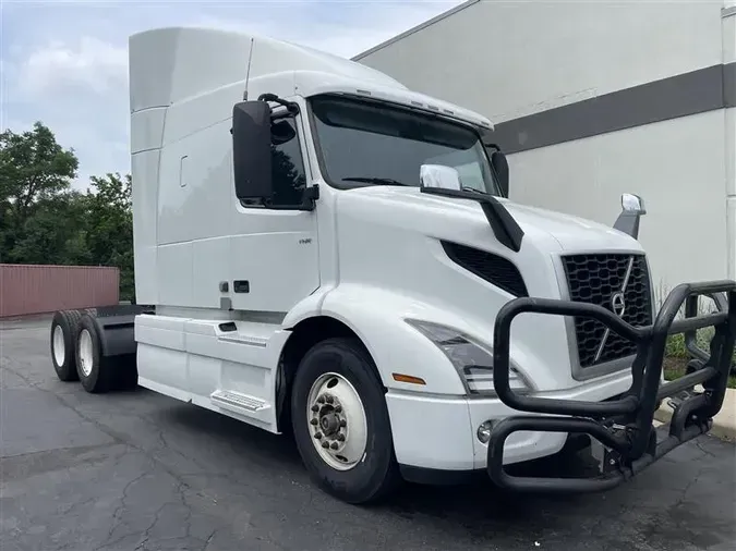 2020 VOLVO VNR640