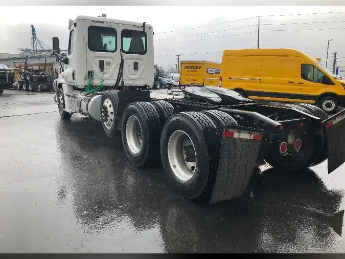 2017 Freightliner X12584ST