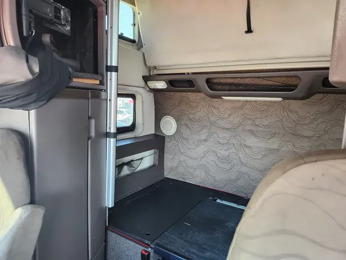2016 VOLVO VNL64T780
