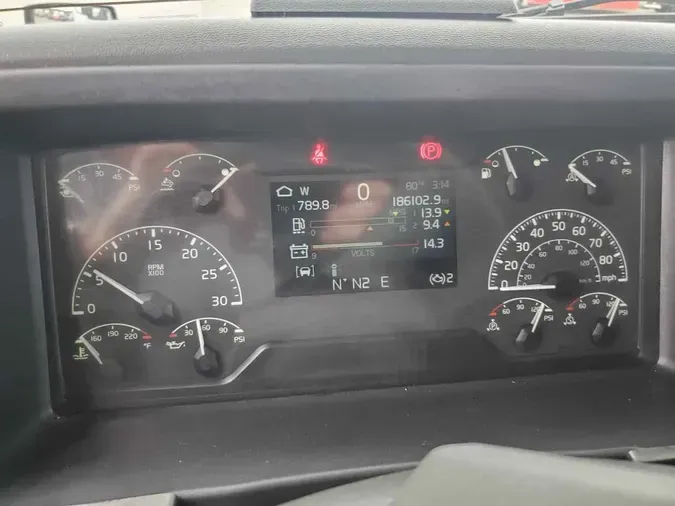 2024 VOLVO VNL64T740