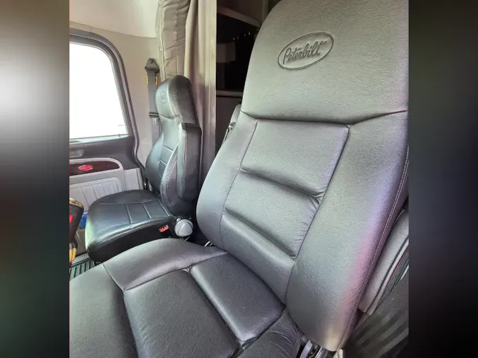 2023 Peterbilt 389